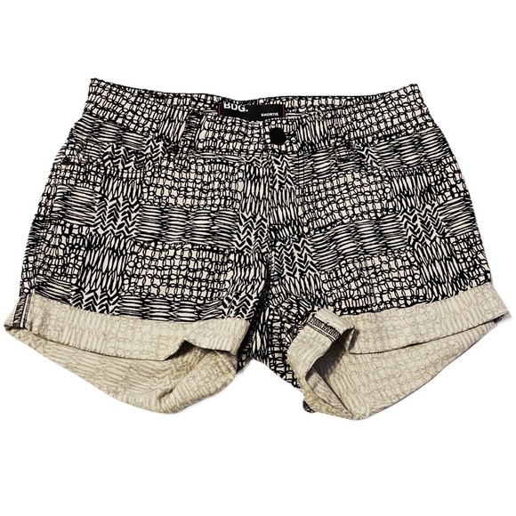 Urban Outfitters BDG Shortie shorts black white geometric womens‎ size 25 - Picture 1 of 9